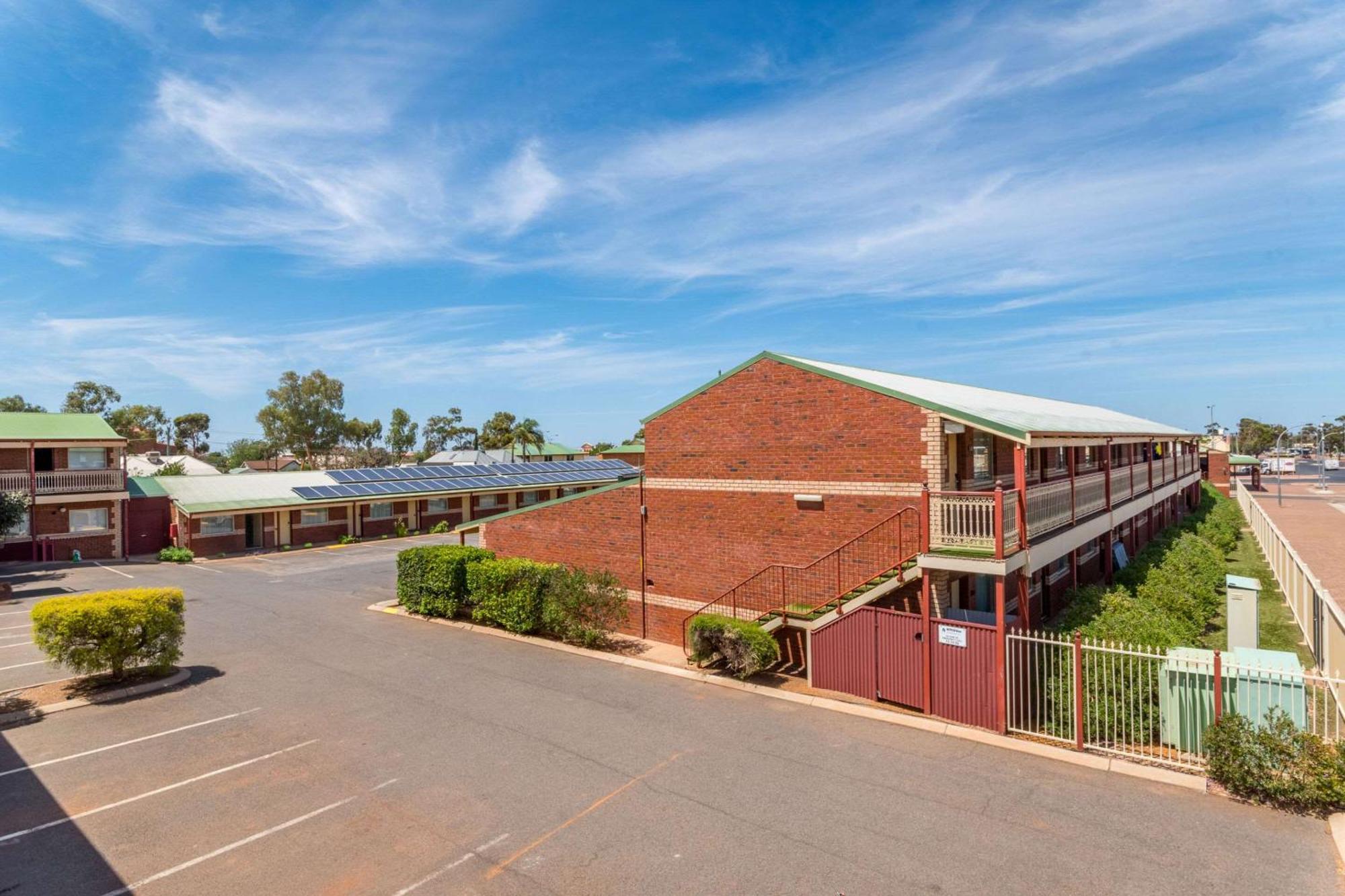 Quality Inn Railway Motel Kalgoorlie Exterior photo